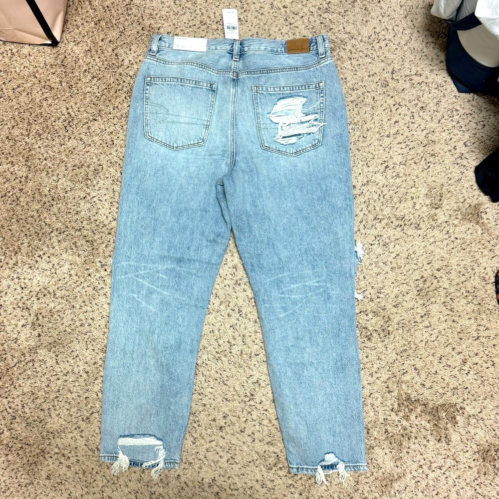 NWT American Eagle distressed Mom Jean, size 31W/12 - Picture 2 of 2